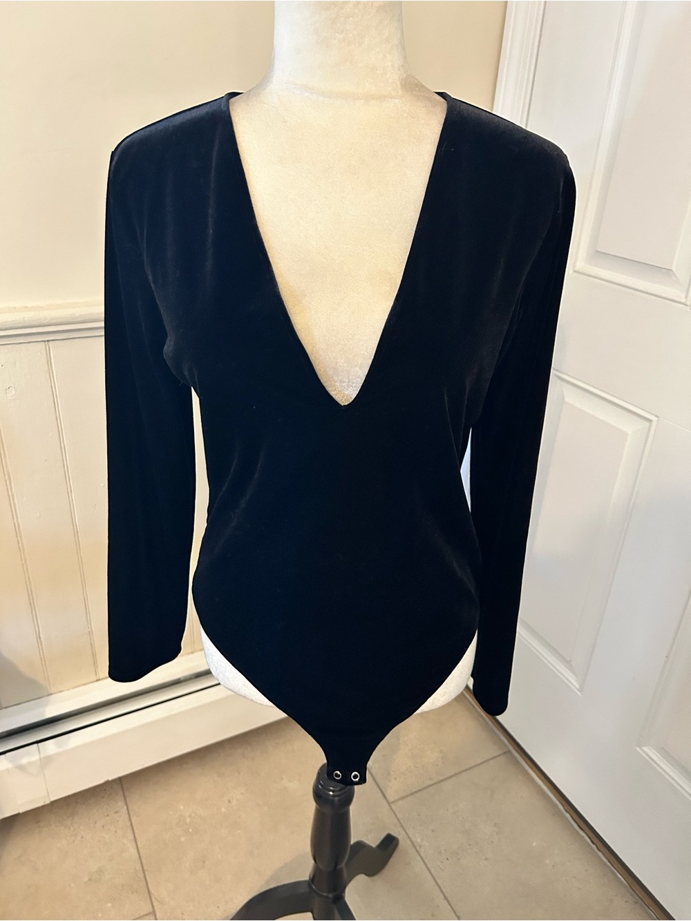 Express Body Contour Black Velvet Plunging Deep V-Neck Bodysuit Size Large